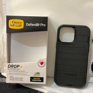 OtterBox Defender Pro Black Case for iPhone 12/13 Pro Max